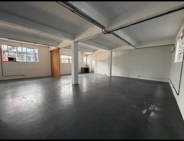 180M² BUILDING TO LET IN WOODSTOCK